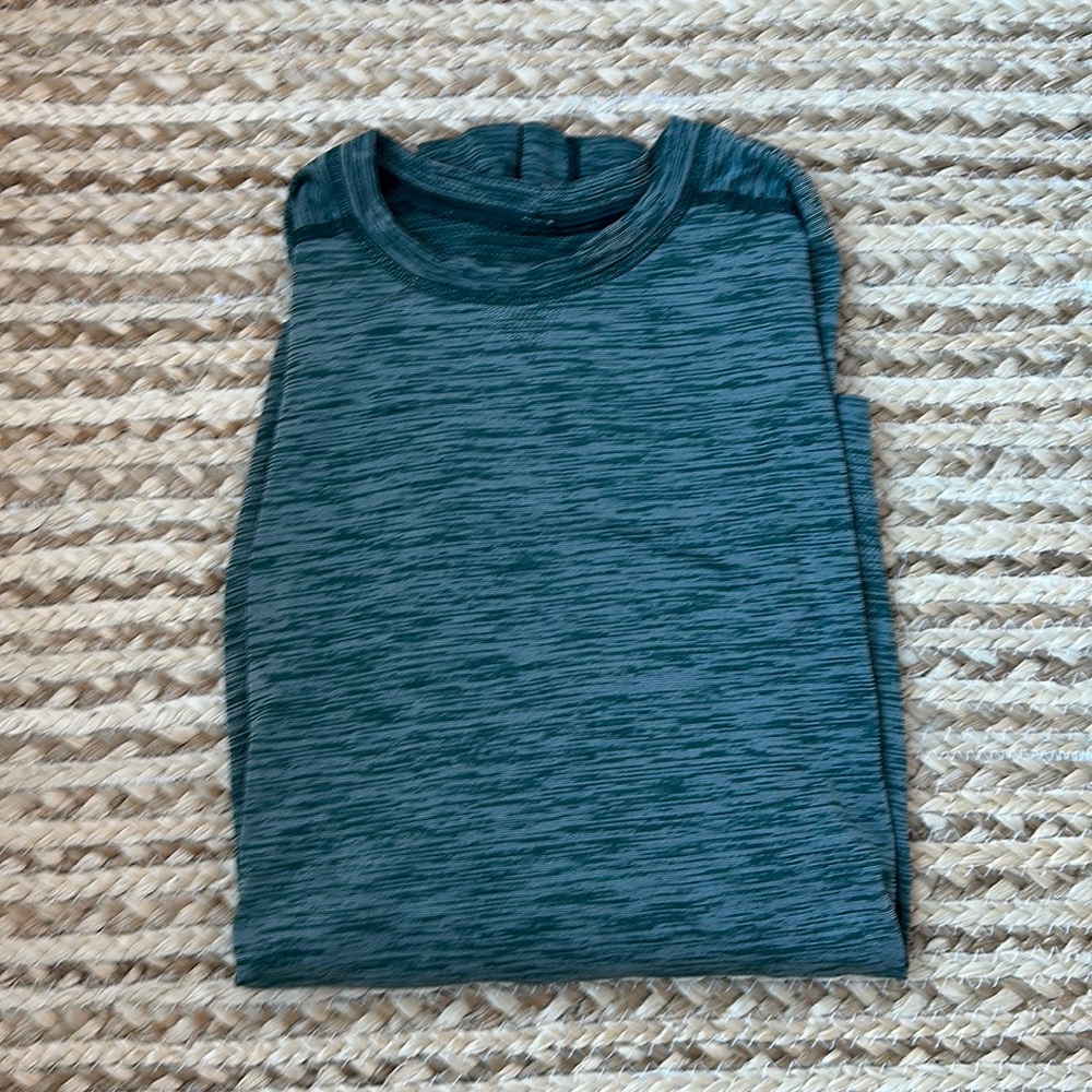 Lululemon men’s long sleeve shirt